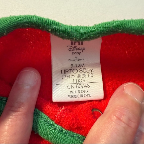 Disney Red footie pjs Pooh Eeyore piglet tigger snowman size 9-12 Christmas - Picture 4 of 7